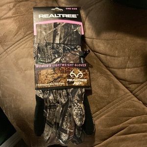 New with tags women’s lightweight real tree gloves